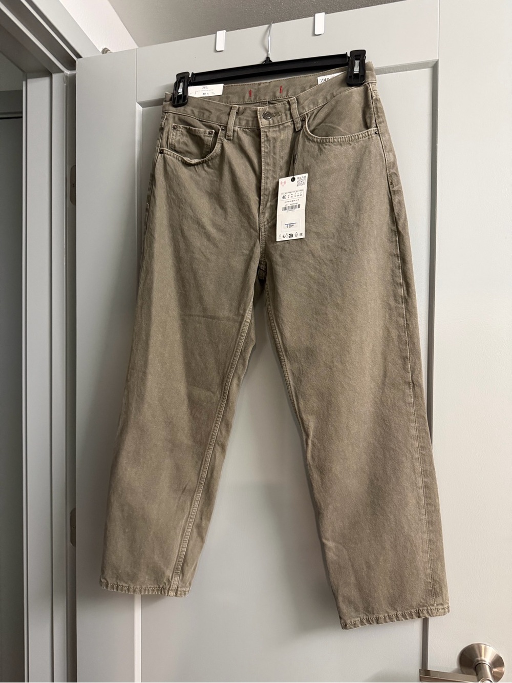 Zara women’s Casual Straight-Leg Jeans in Olive Tan
